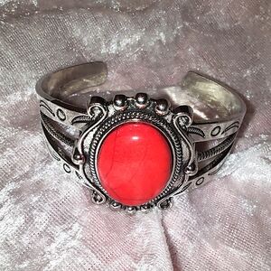 Vintage Bold Silver Tone Cuff Bracelet Size 7 & Under. Stone Is Unknown